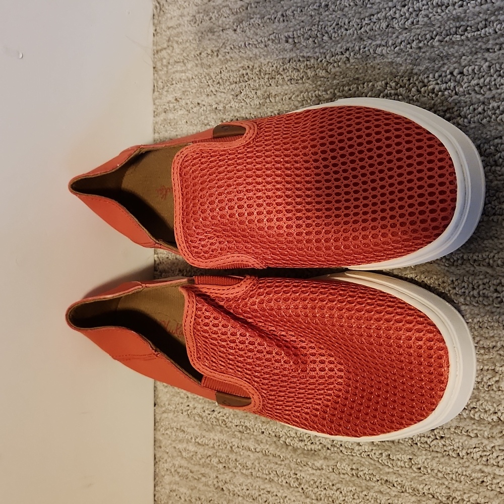 Olukai Slip Ons 7.5 NWOT